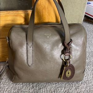 🗝 Fossil taupe gray leather medium tote cute 🗝